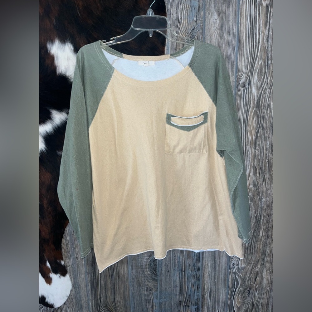 easel Two-Tone Olive Green and Beige Raglan Long Sleeve Top Lg